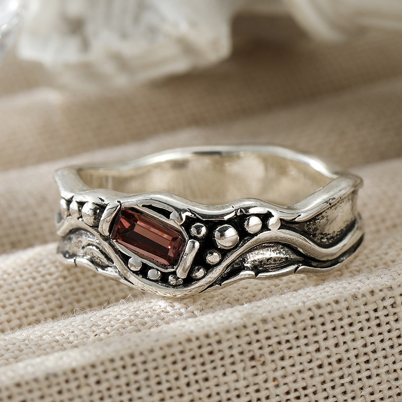 Lady's Vintage Textured Wavy Ring, Exquisite Party Accessory